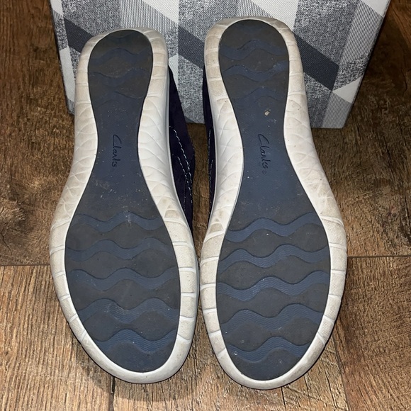 Clark’s women’s Cloudsteppers slip on loafer sneakers in navy - Picture 3 of 5